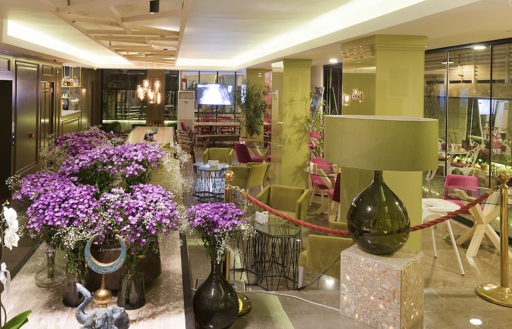 Nun By Laren Hotels - Image 3