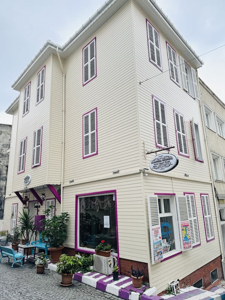 Alhambra Apart Otel - Image 1