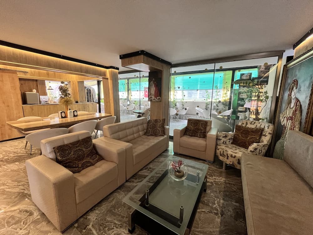 Romeo Beach Hotel - Image 4