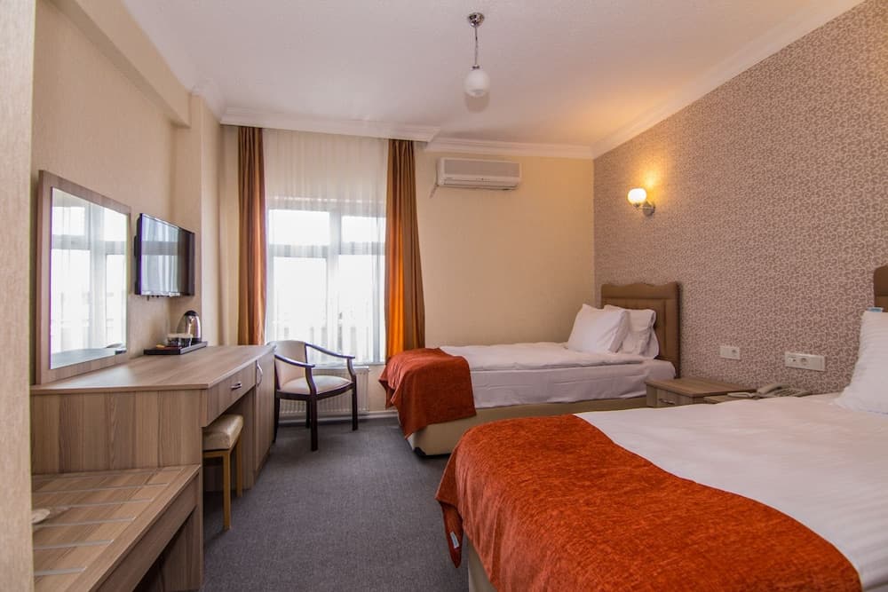 An Grand Otel - Image 3