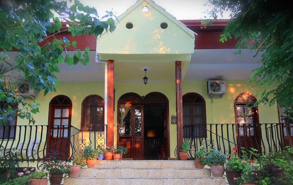 Yakamoz Otel - Image 1