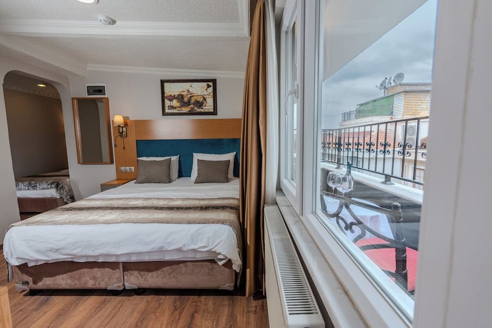 Seatanbul Hotel - Image 1