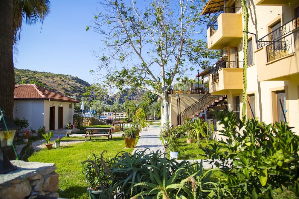 Flower Pansiyon Otel - Image 1