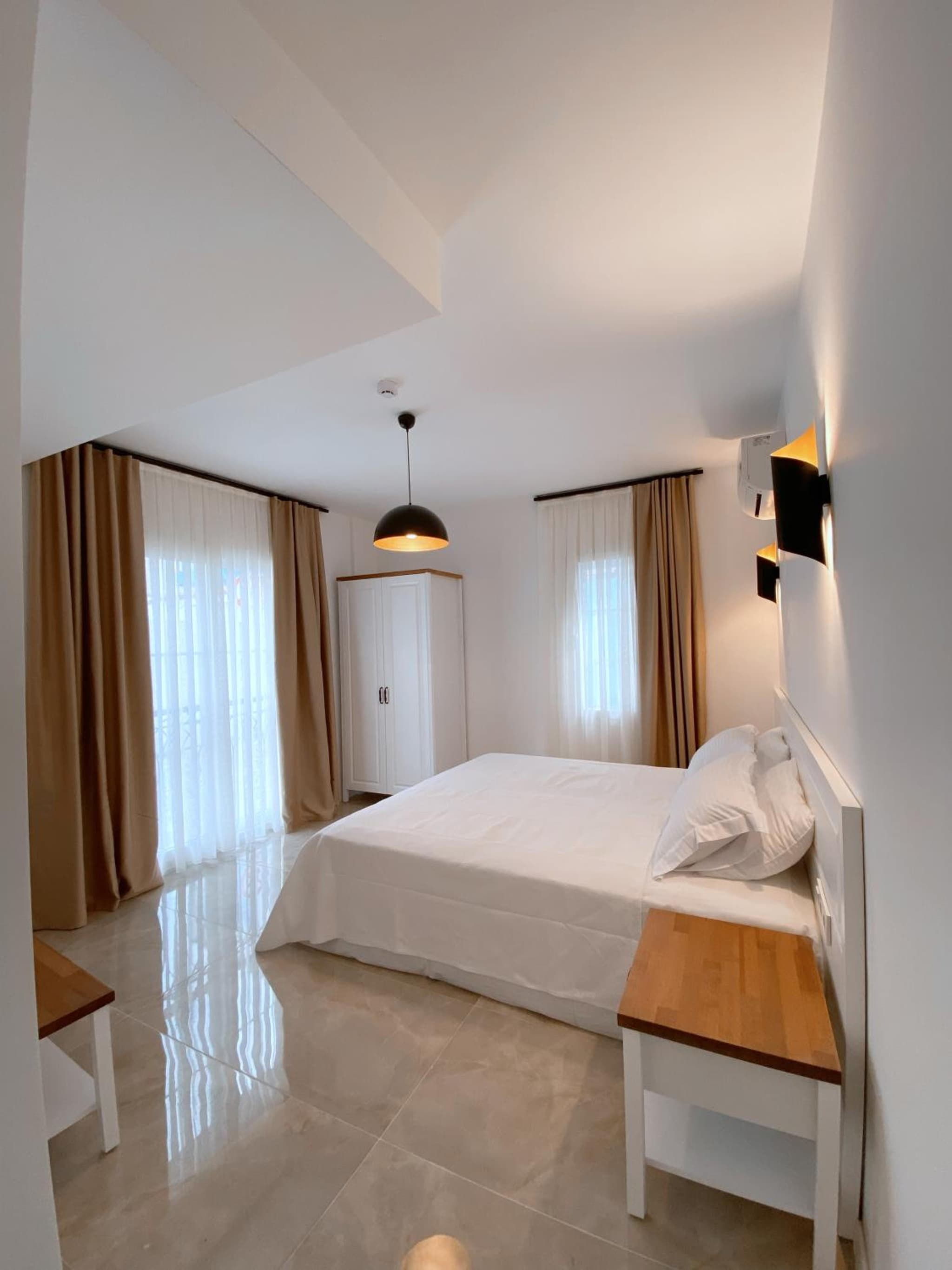 Amber Boutique Hotel - Image 1