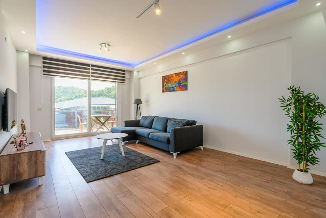 Modern Flat near Public Transportation in Kemer fotoğrafı