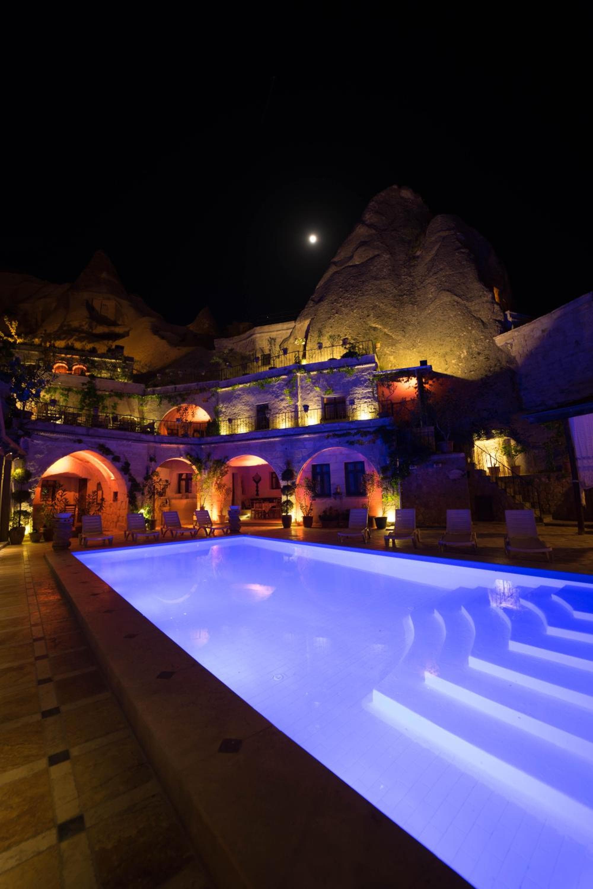 Local Cave House Hotel - Image 2