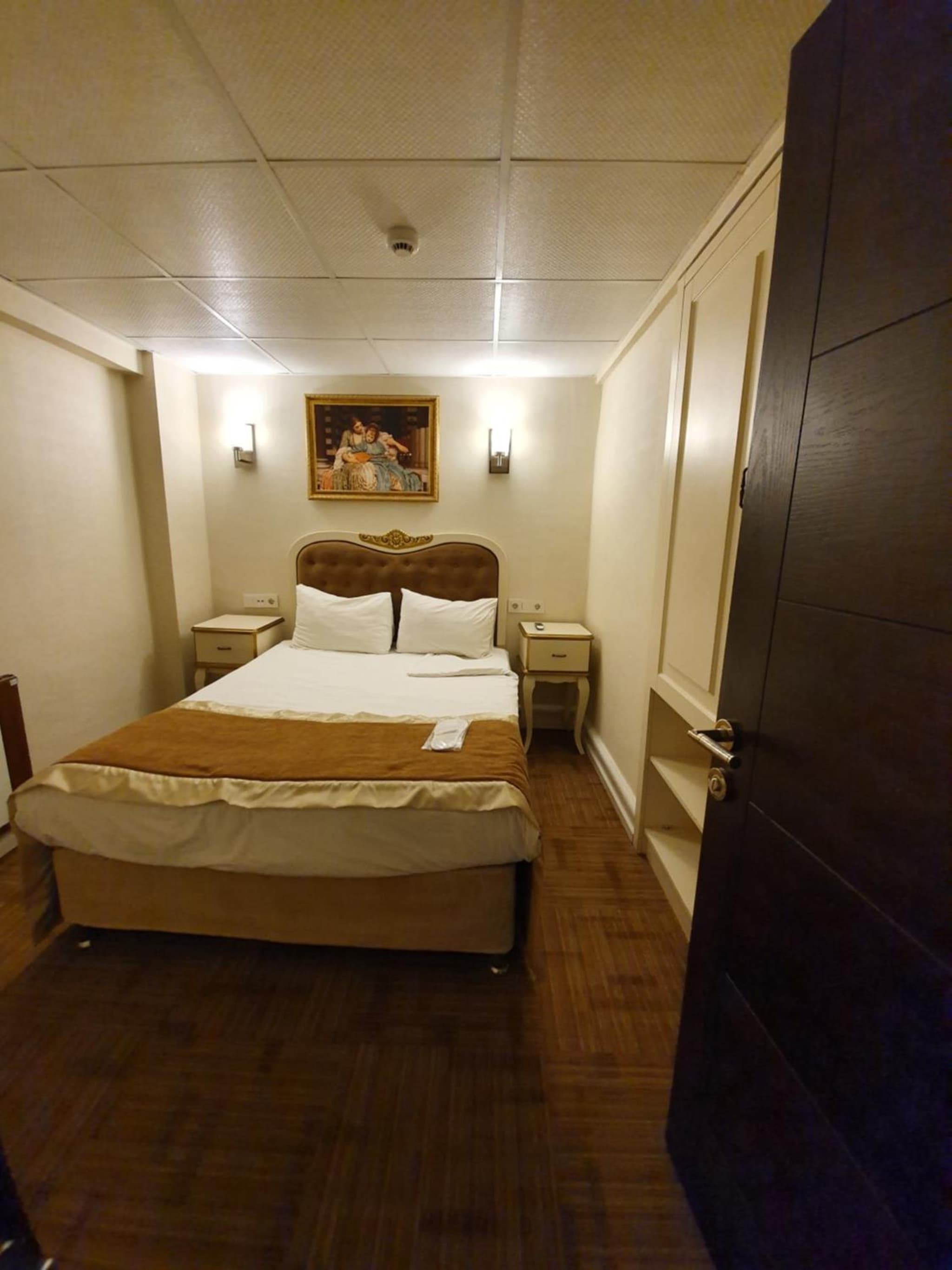 Elysion Hotel - Image 4