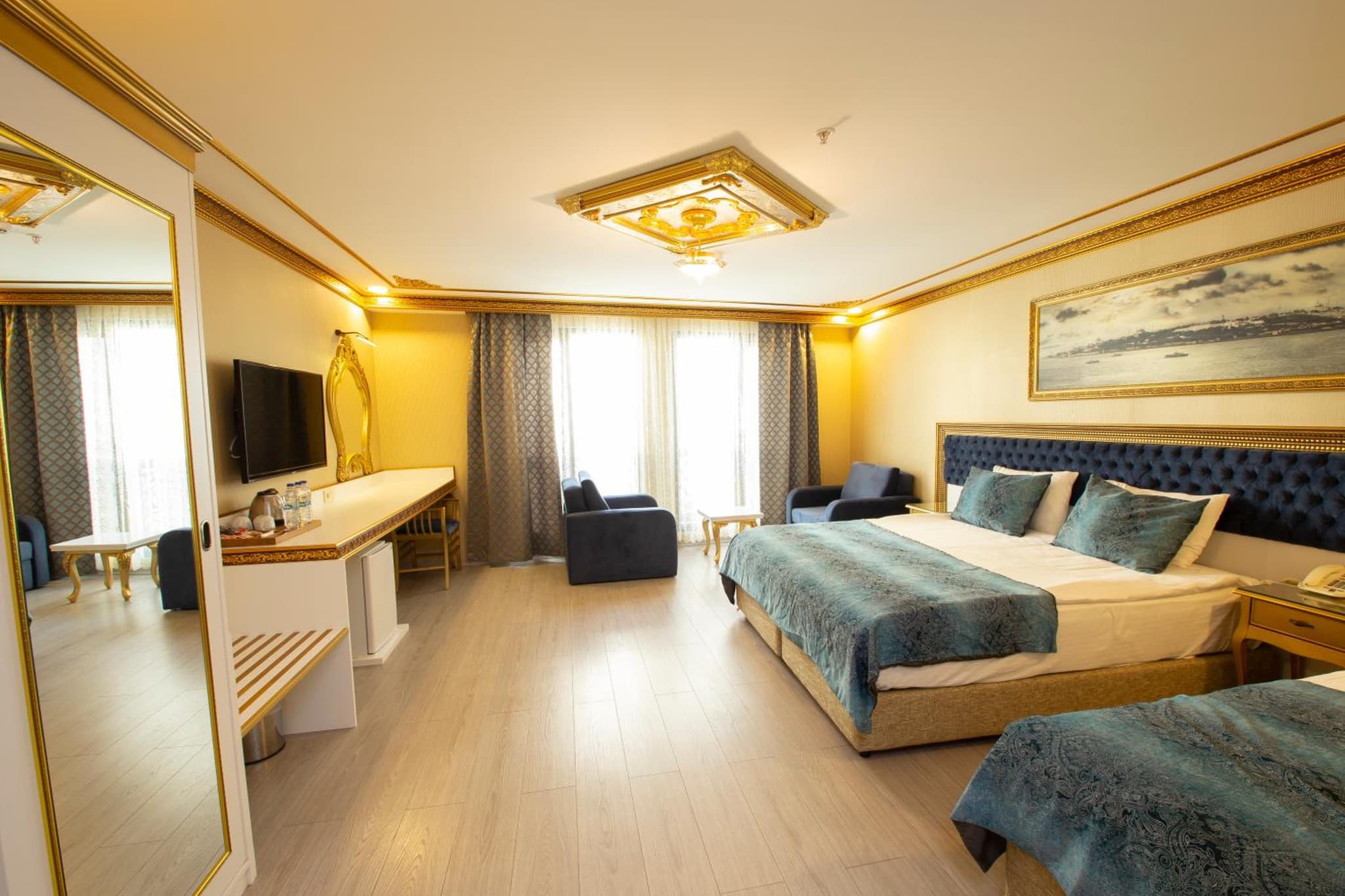 Empire Suite Hotel - Image 4