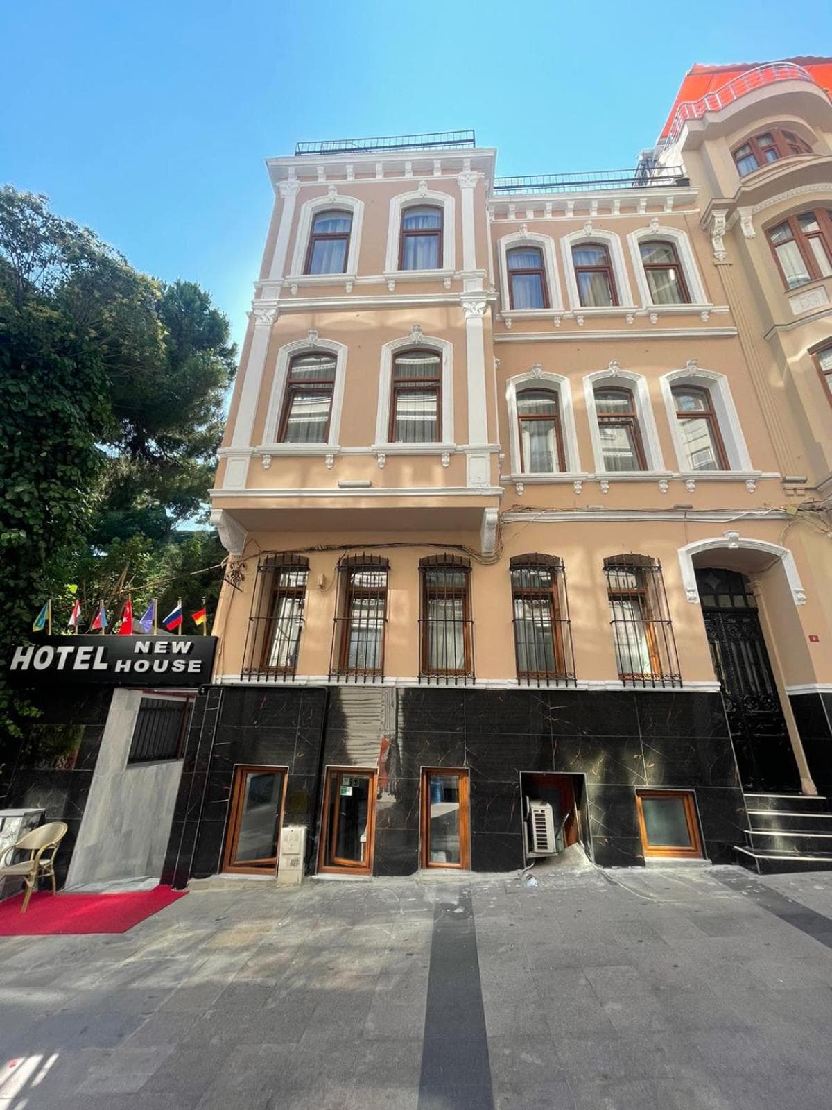 Hotel New House - Image 1