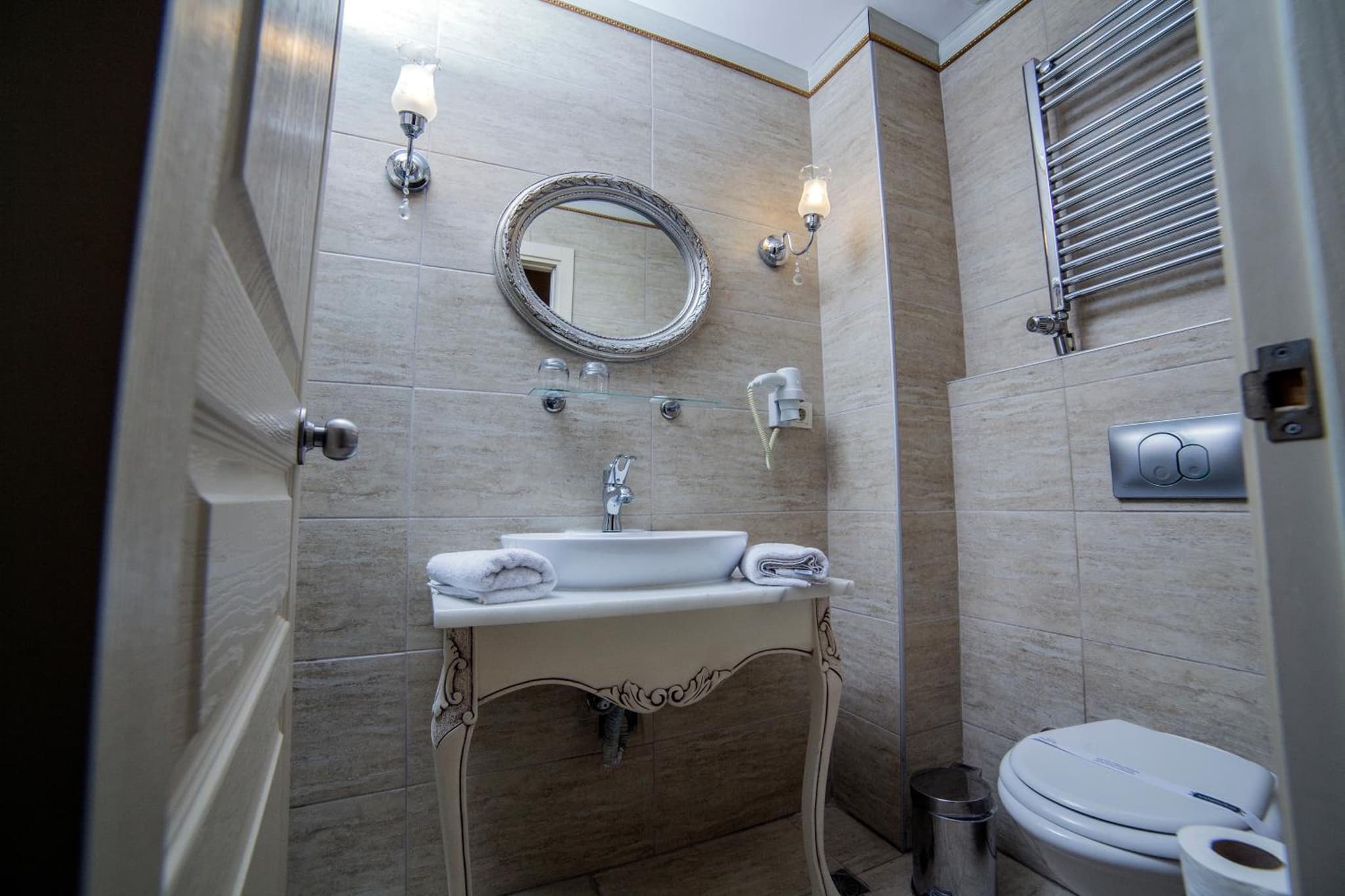 HHK Hotel - Image 2