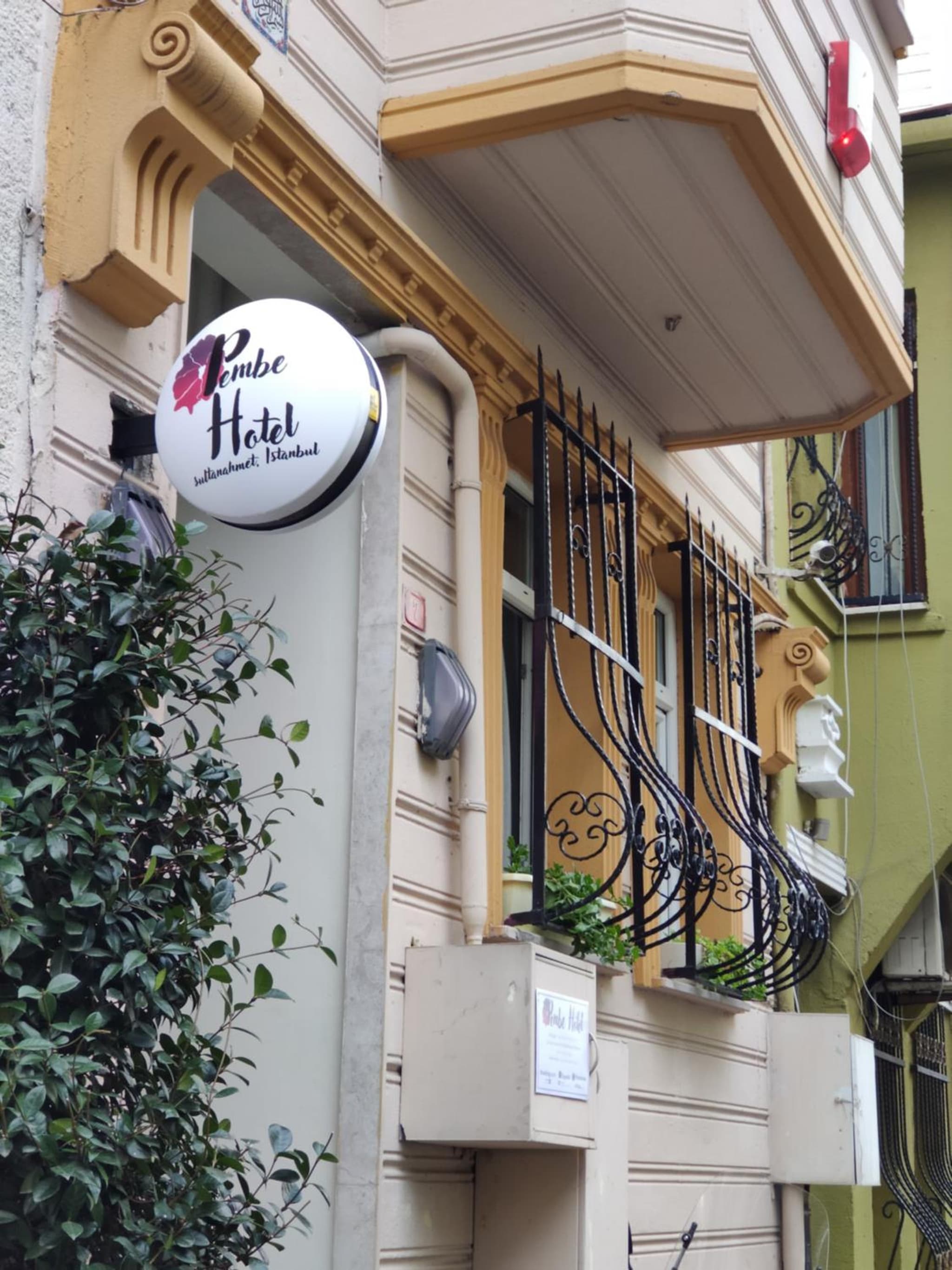Pembe Otel - Image 1