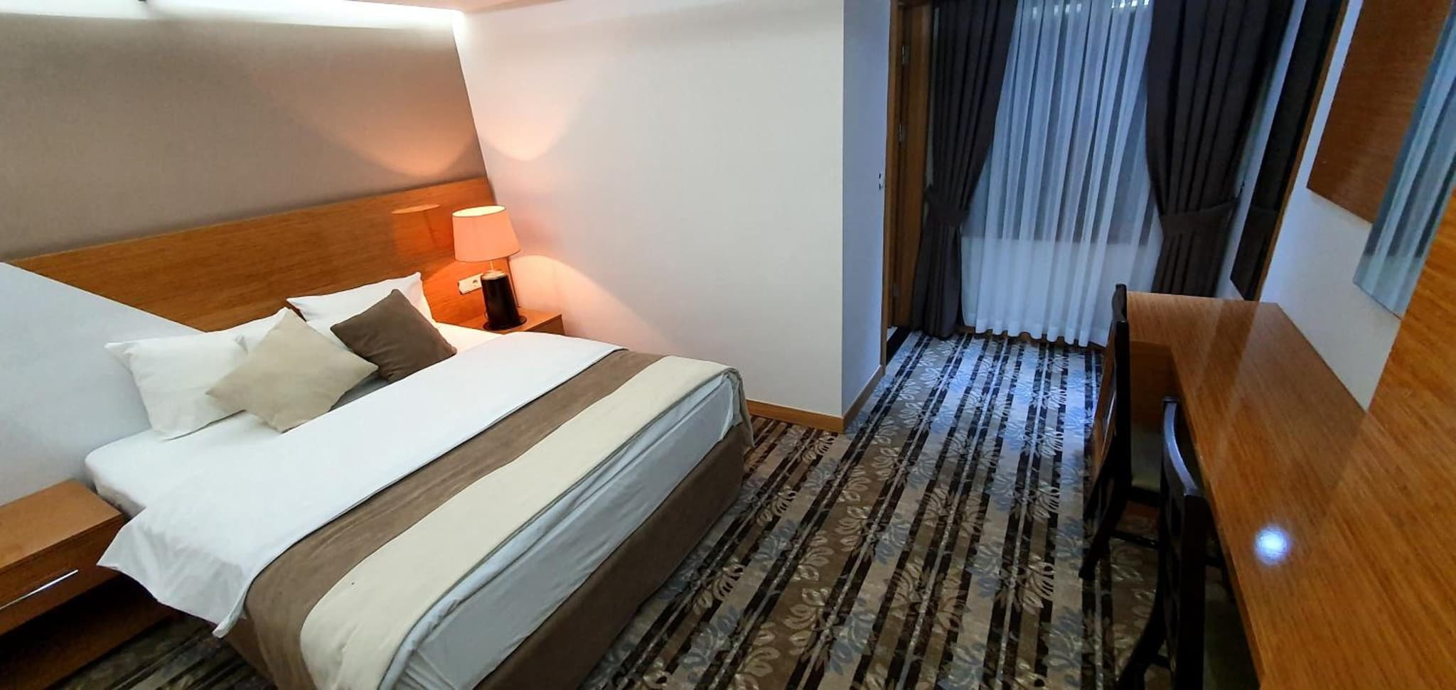 Bulvar Hotel - Image 2