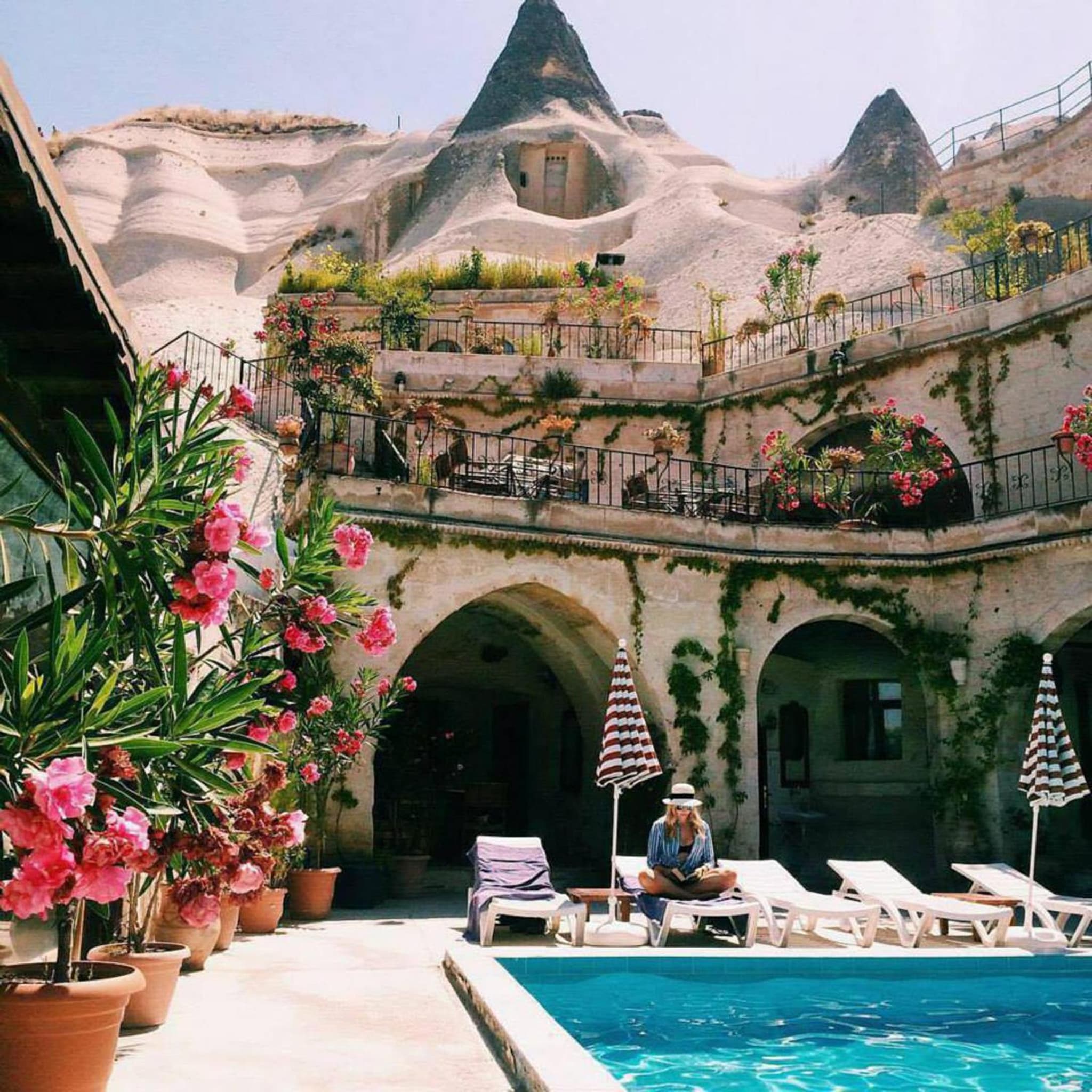 Local Cave House Hotel - Image 1