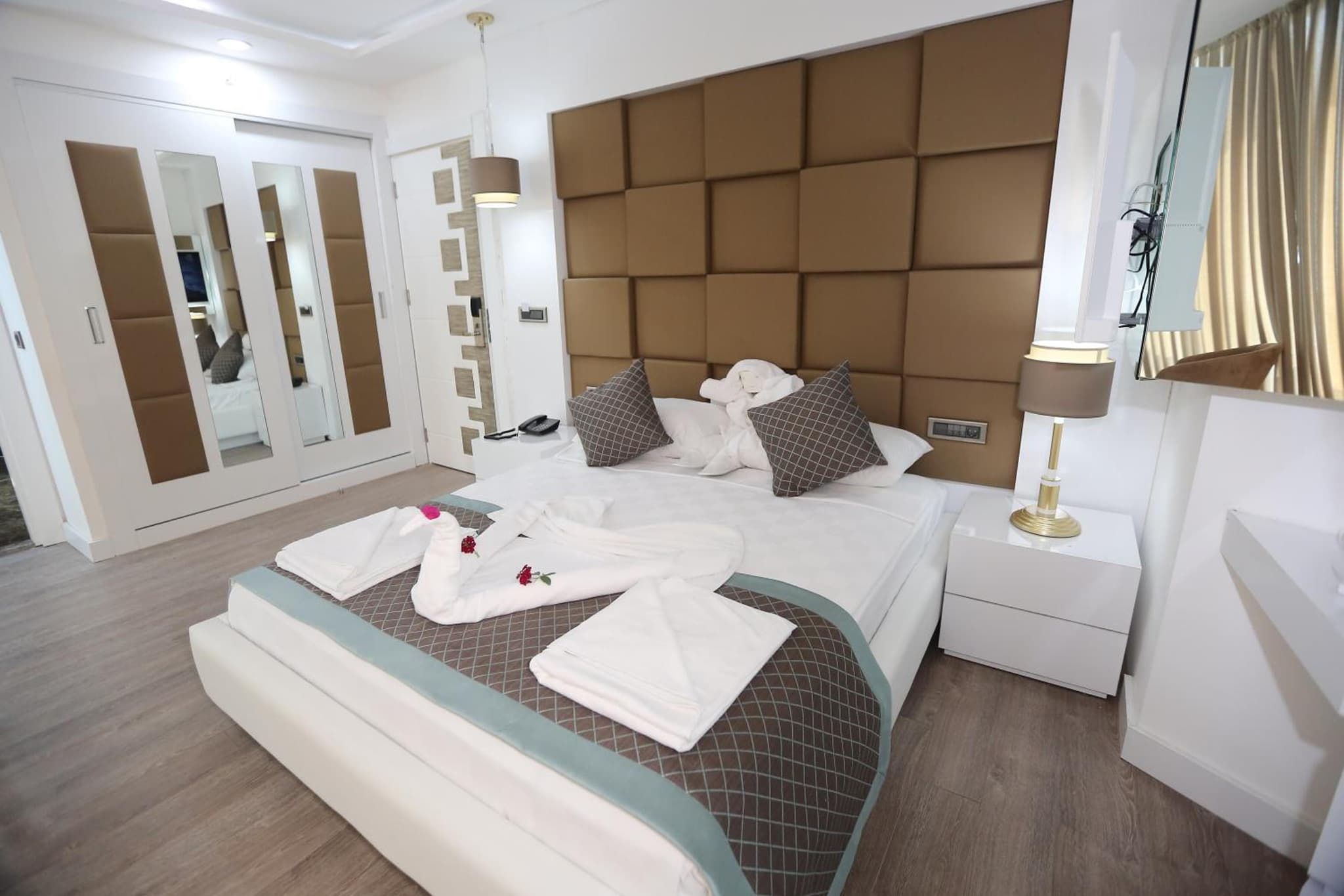 Elips Royal Hotel & SPA - Image 4