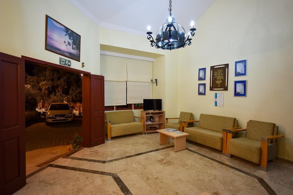 Belcehan Beach Hotel - Image 3