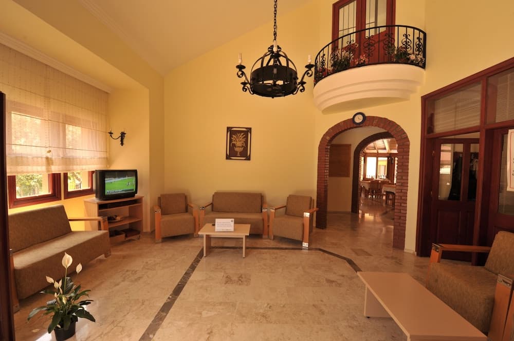Belcehan Beach Hotel - Image 2