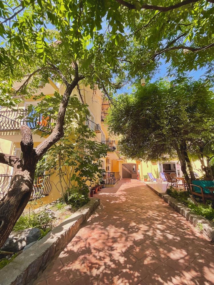 Gunes Hotel & Apartments