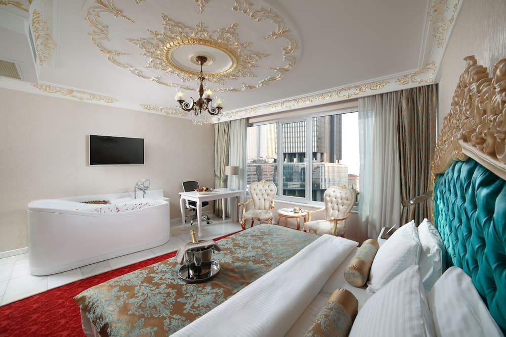Beyaz Monarch Otel - Image 1