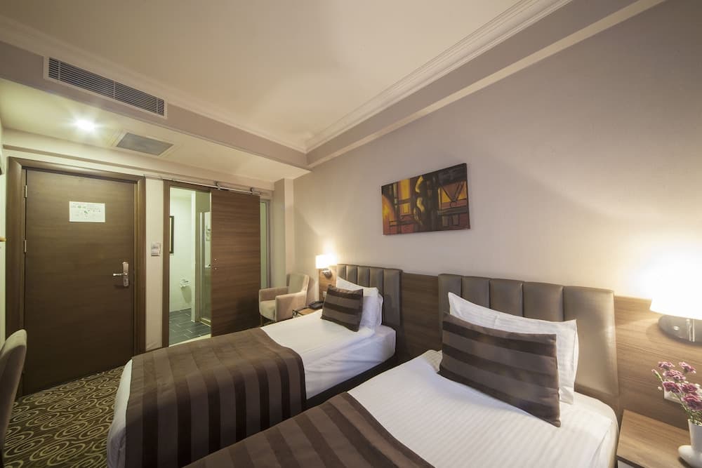 Delta Hotel Istanbul - Image 2