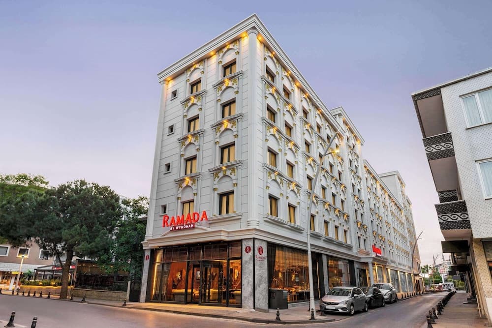 Ramada by Wyndham İstanbul Ümraniye - Image 1