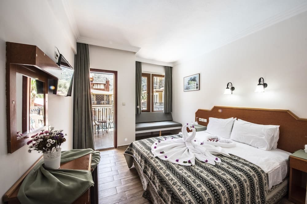 Belcehan Beach Hotel - Image 4