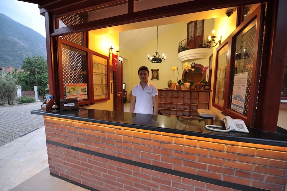 Belcehan Beach Hotel - Image 1