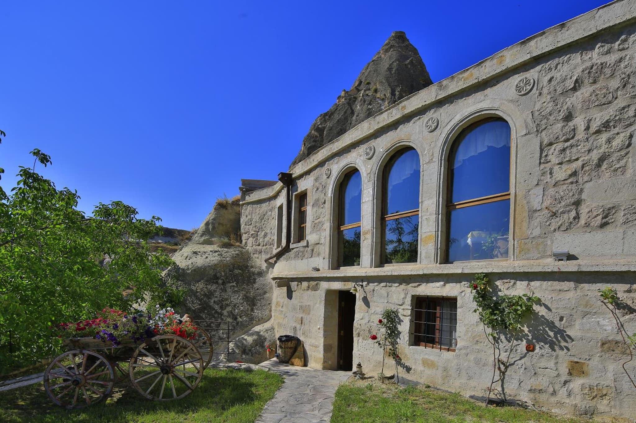 Traveller's Cave Hotel - Image 4