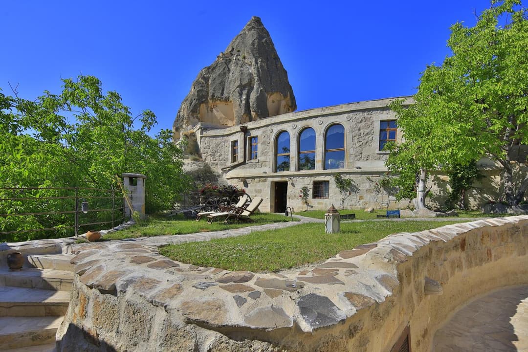 Traveller's Cave Hotel