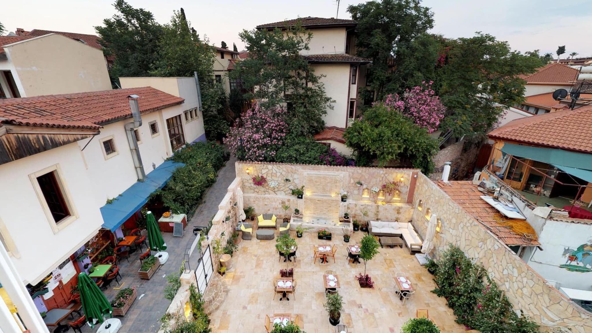 Patron Hotel - Image 4