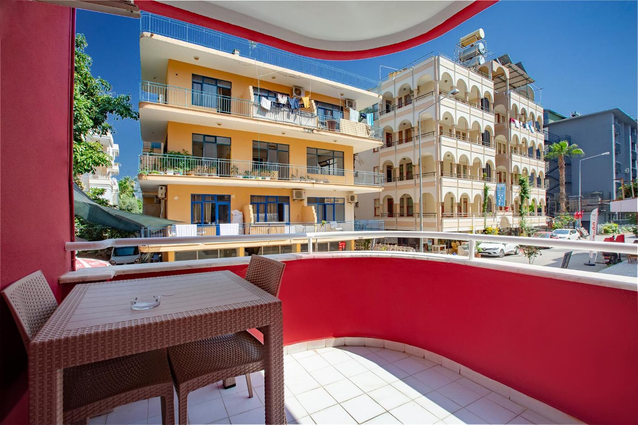 Twin Apart Hotel - Image 2