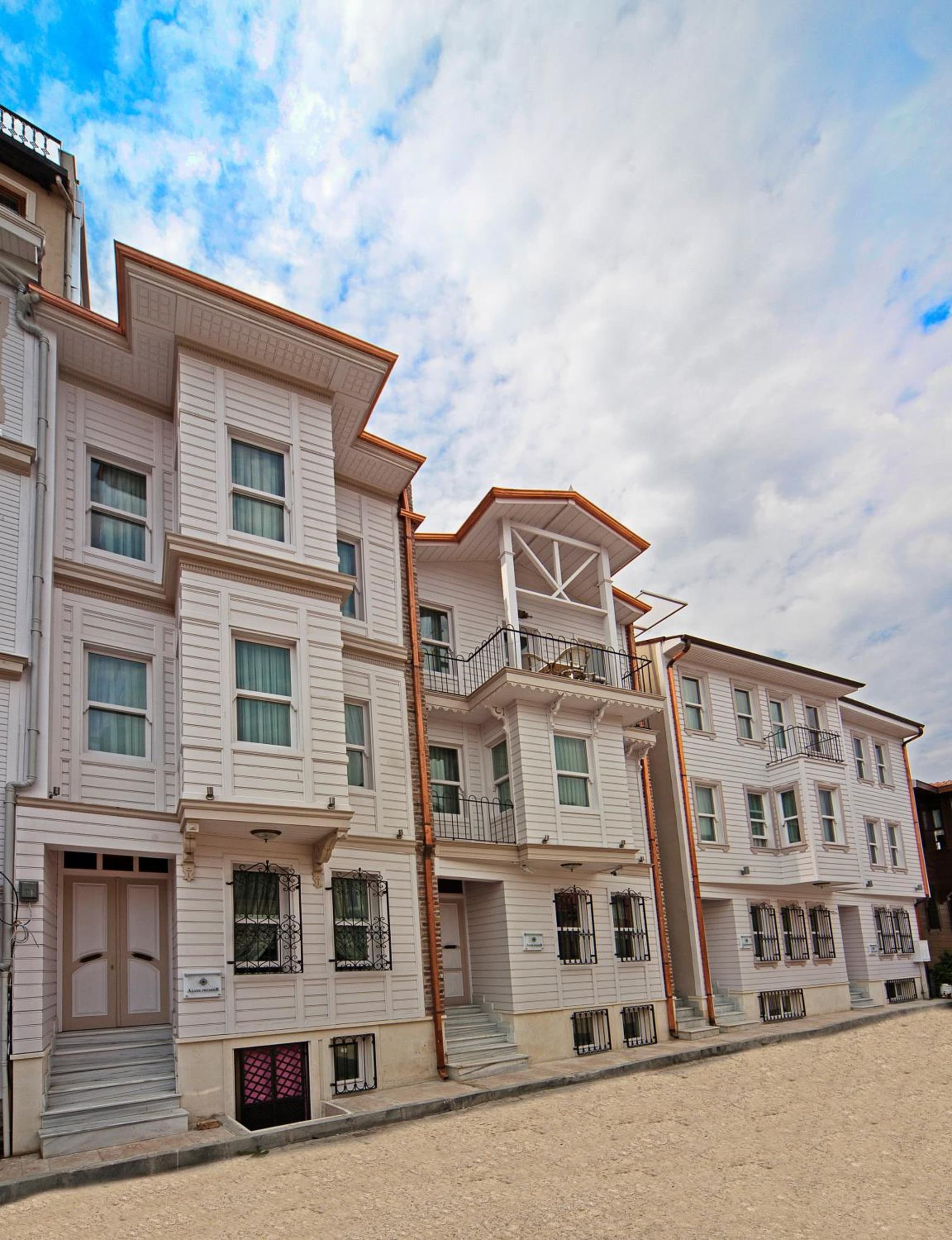 Azade Premier Otel - Image 1