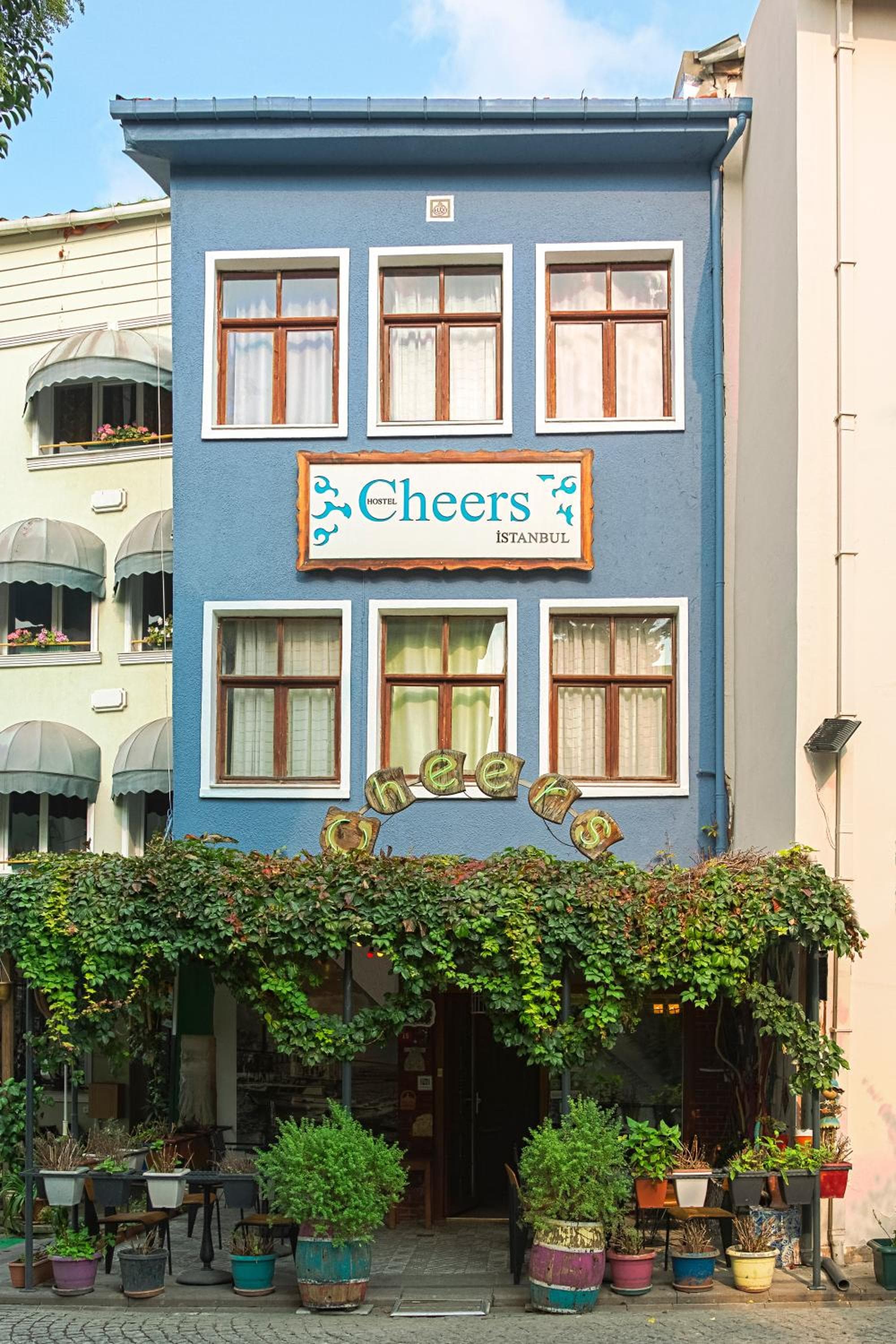 Cheers Hostel - Image 1