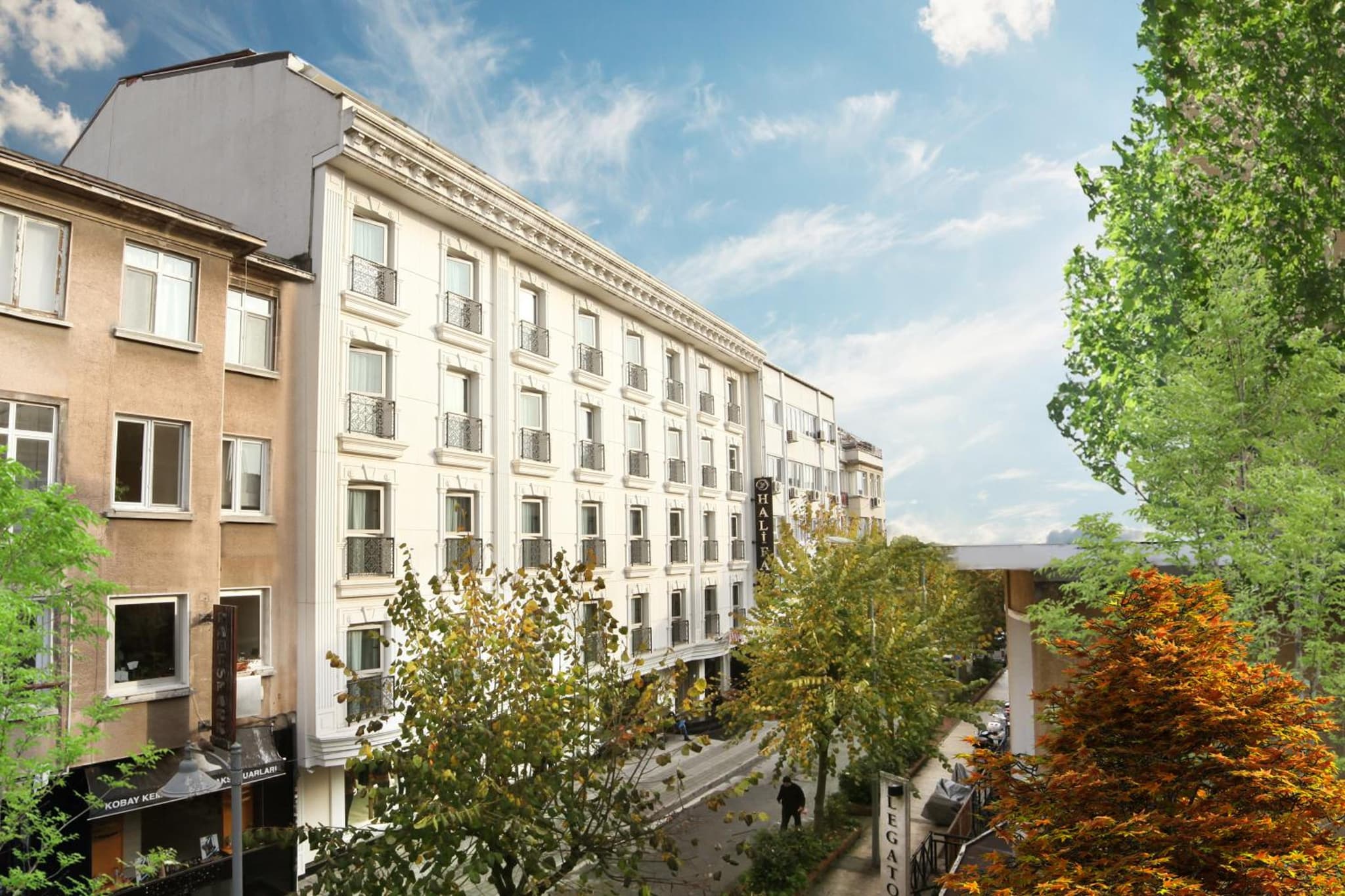 Halifaks Otel - Image 1