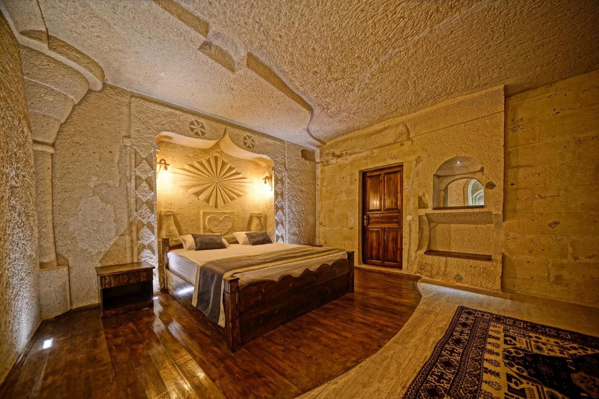 Castle Cave Hotel - Image 1