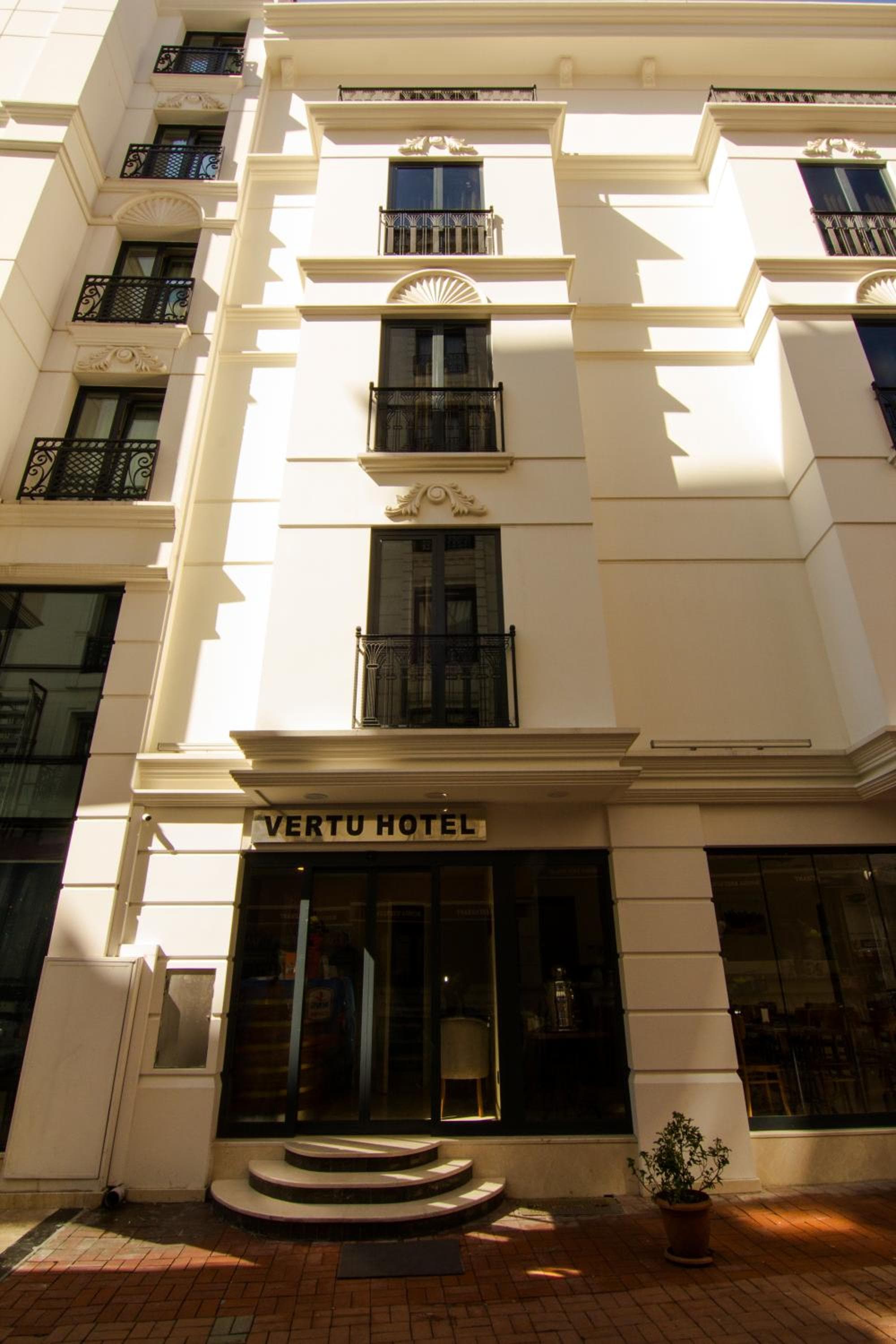 Vertu Hotel - Image 2