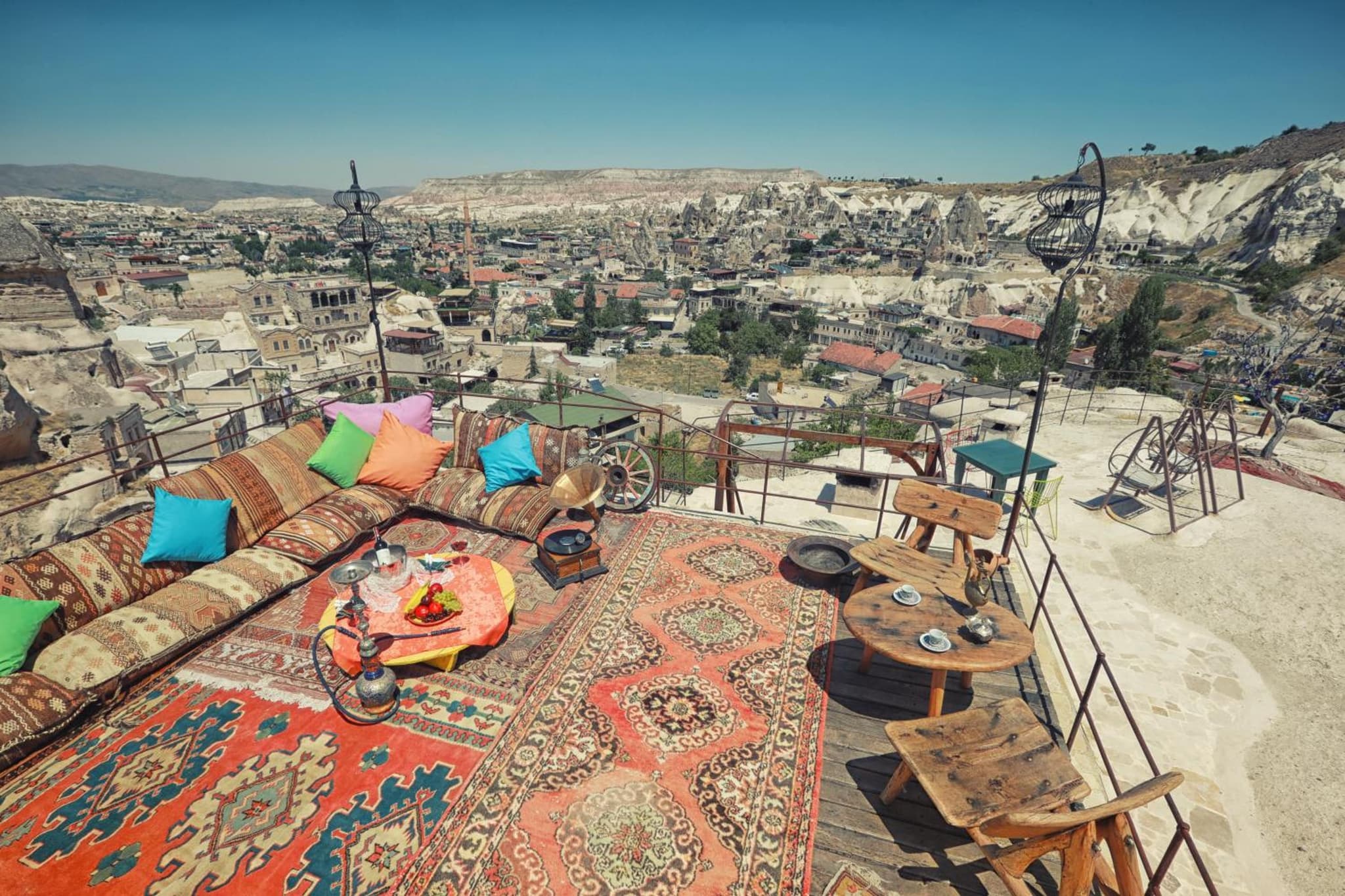 Traveller's Cave Hotel - Image 2