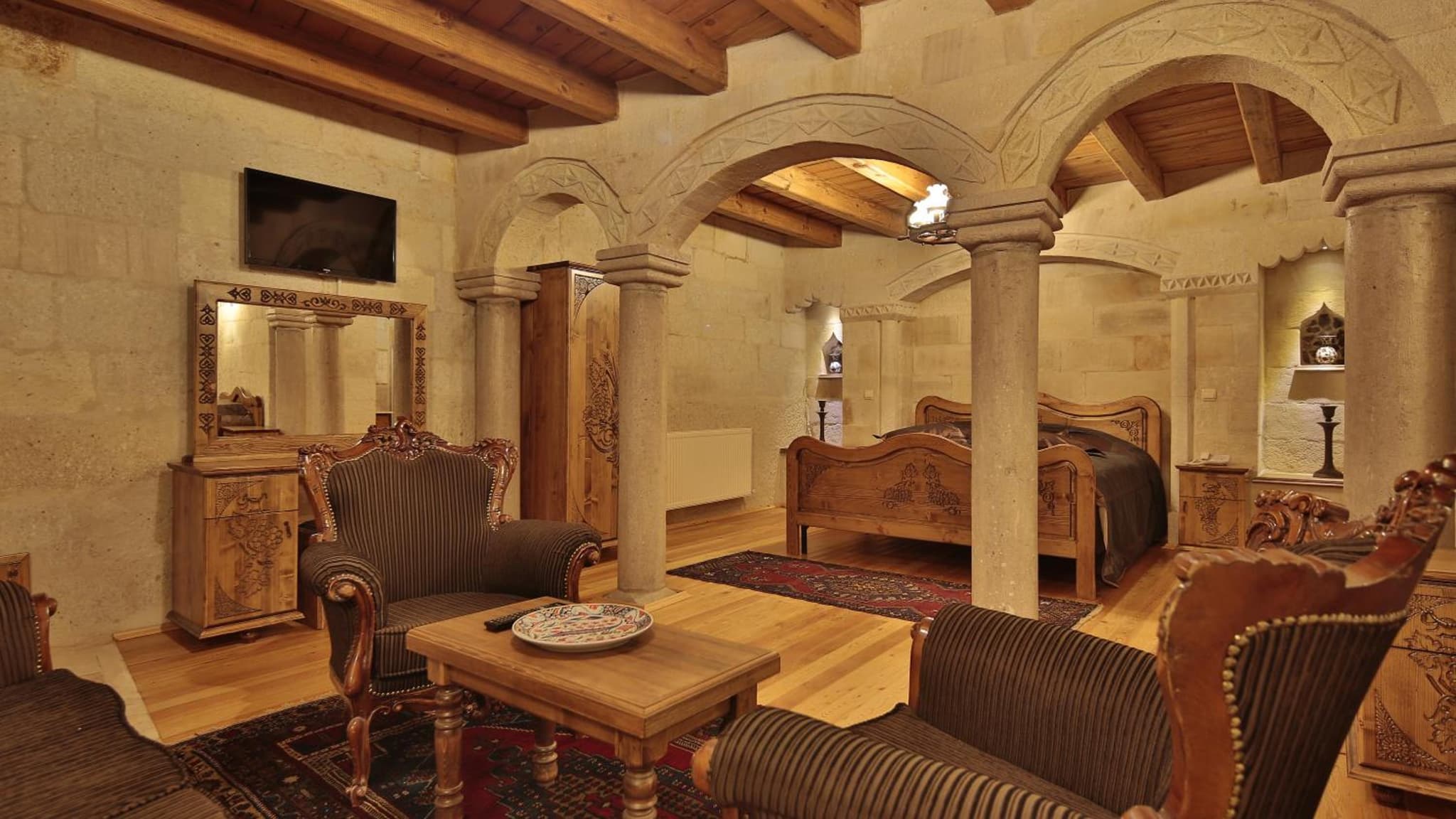 Harman Cave Hotel - Image 1