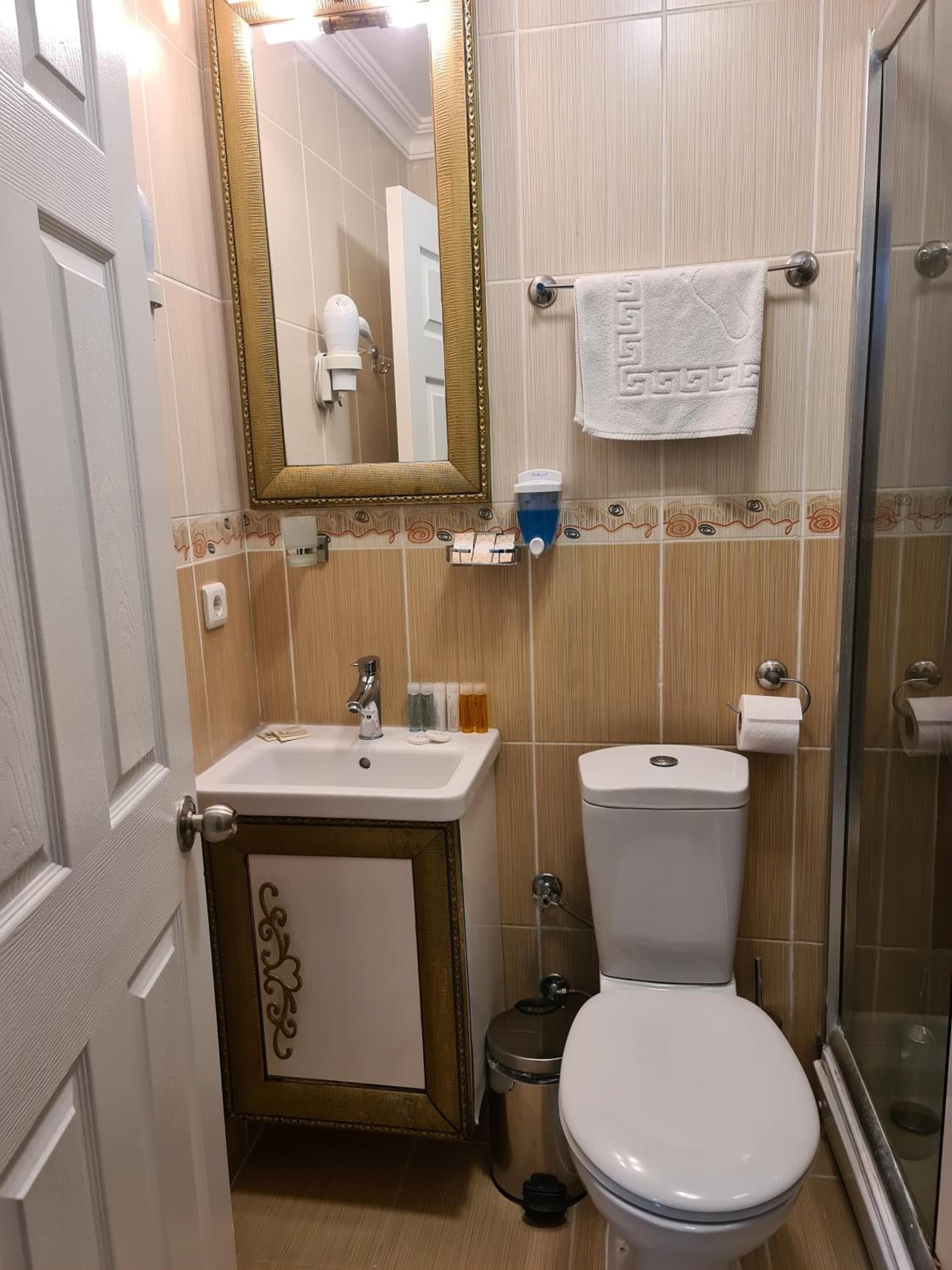 Oceans 7 Hotel - Image 1