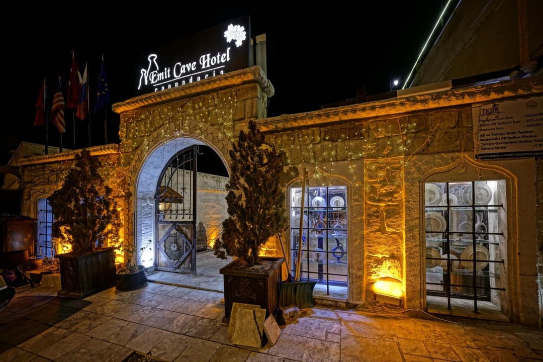 Emit Cave Hotel