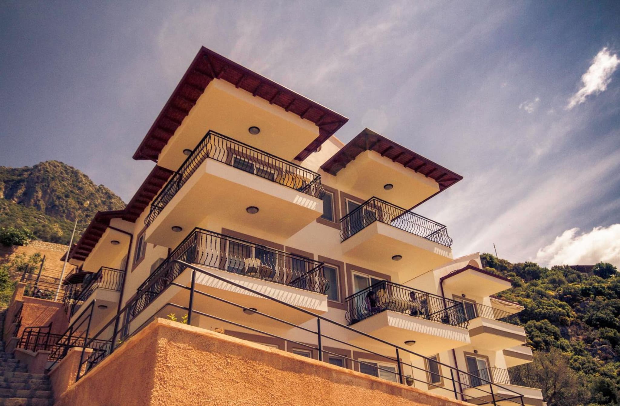 Apollo Apart - Image 1