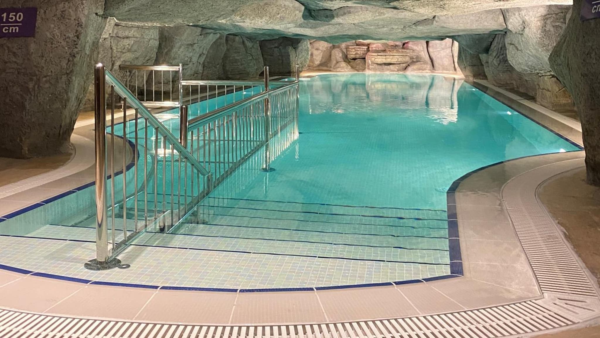 Amethyst Hotel - Image 2