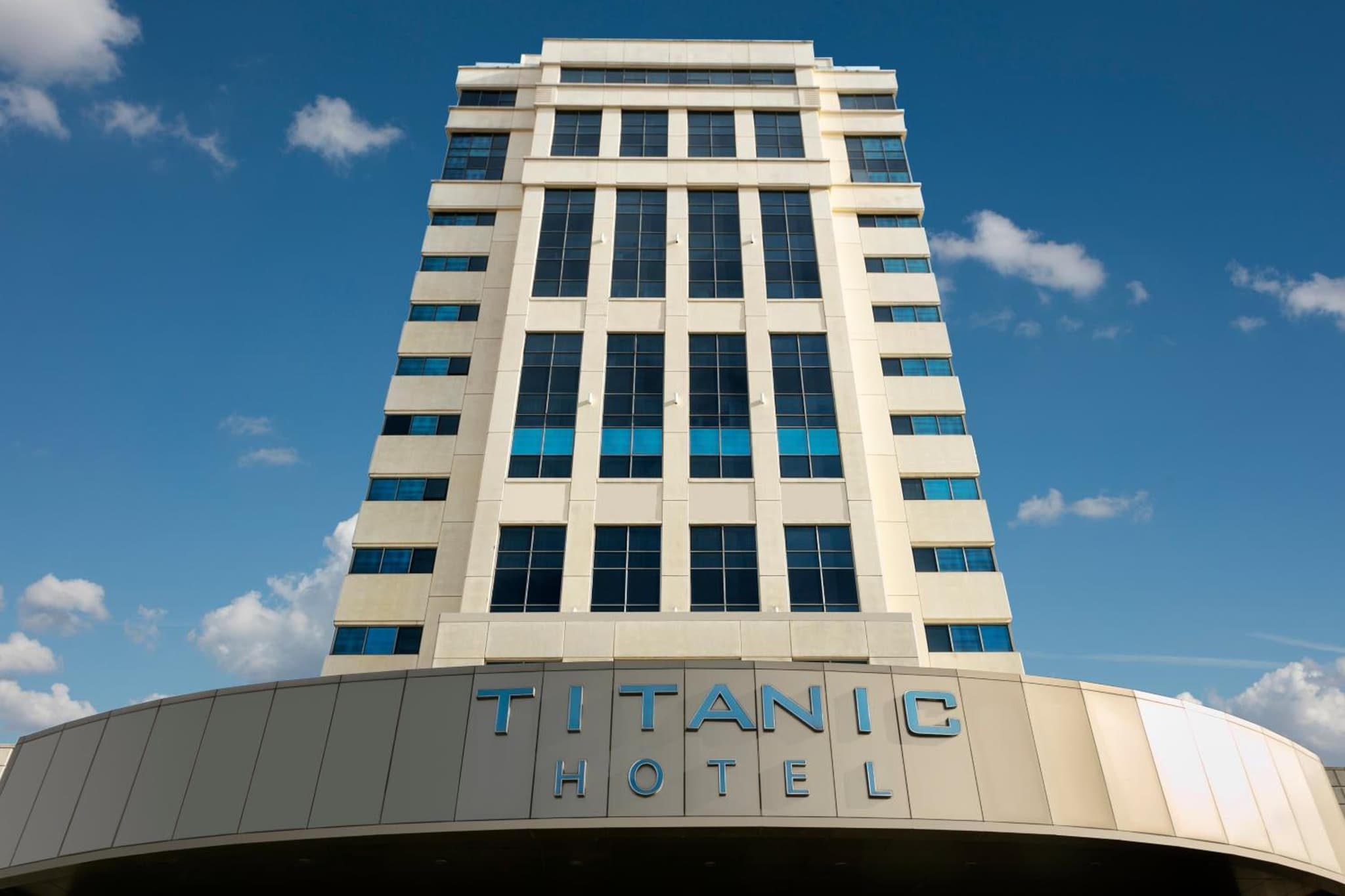 Titanic Business Kartal - Image 1