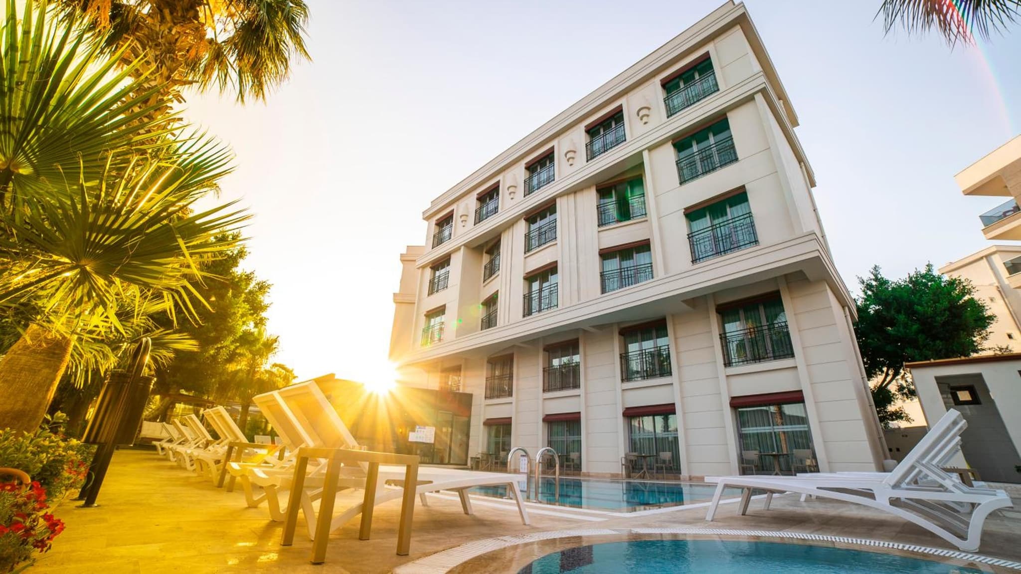 Leaf Port Hotel - Image 1