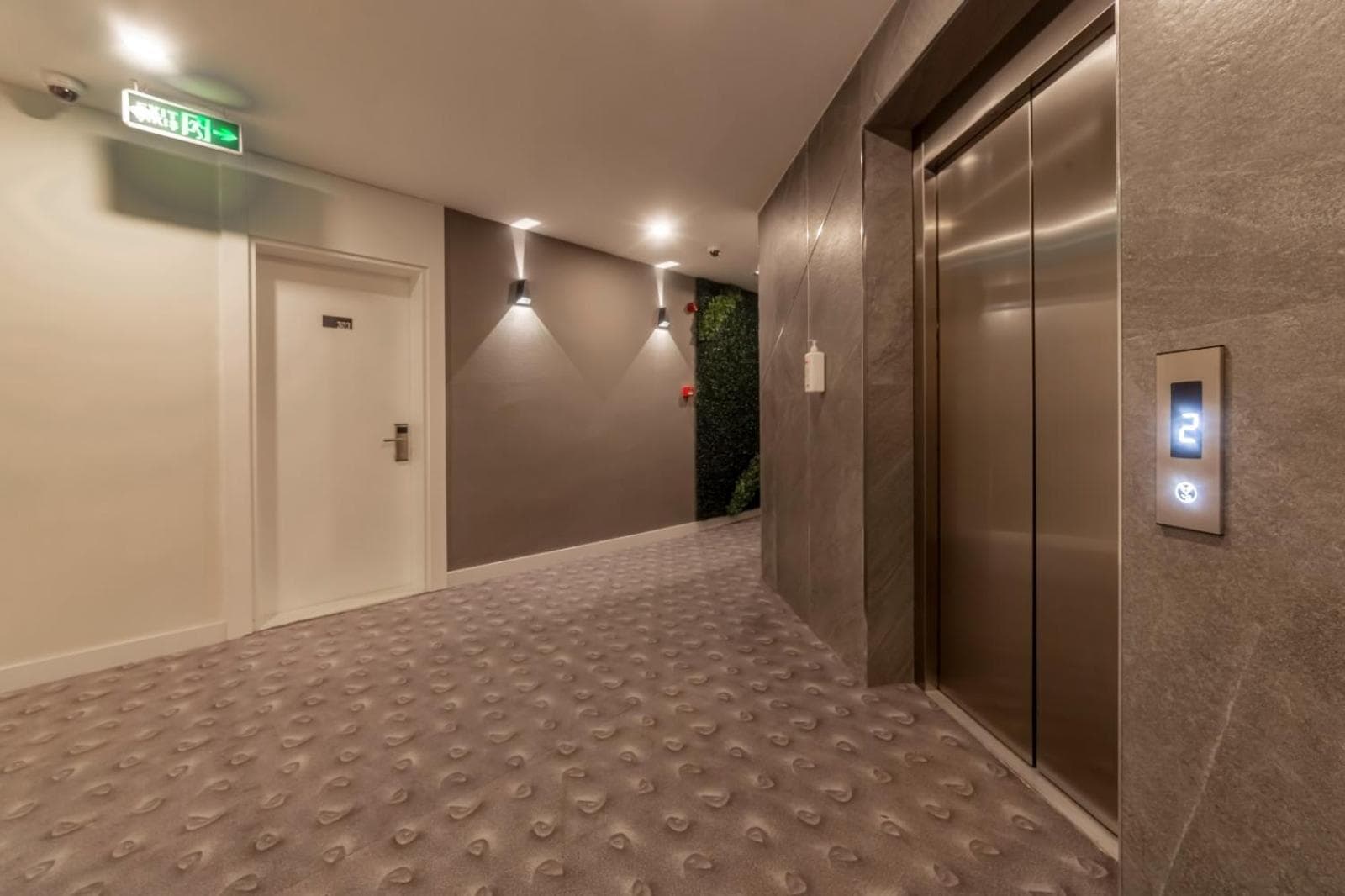 Tema 242 Otel - Image 1