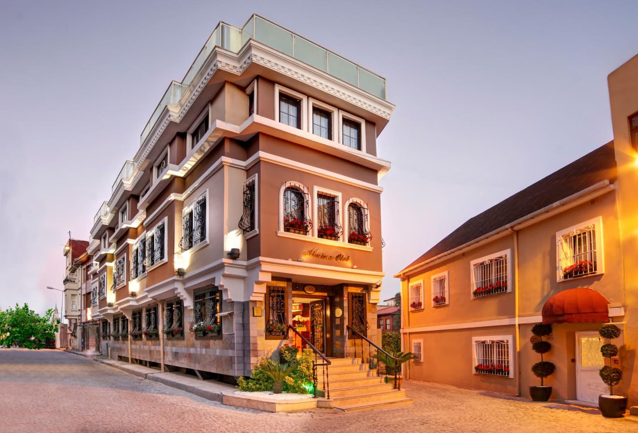 Almina Hotel - Special Class - Image 1