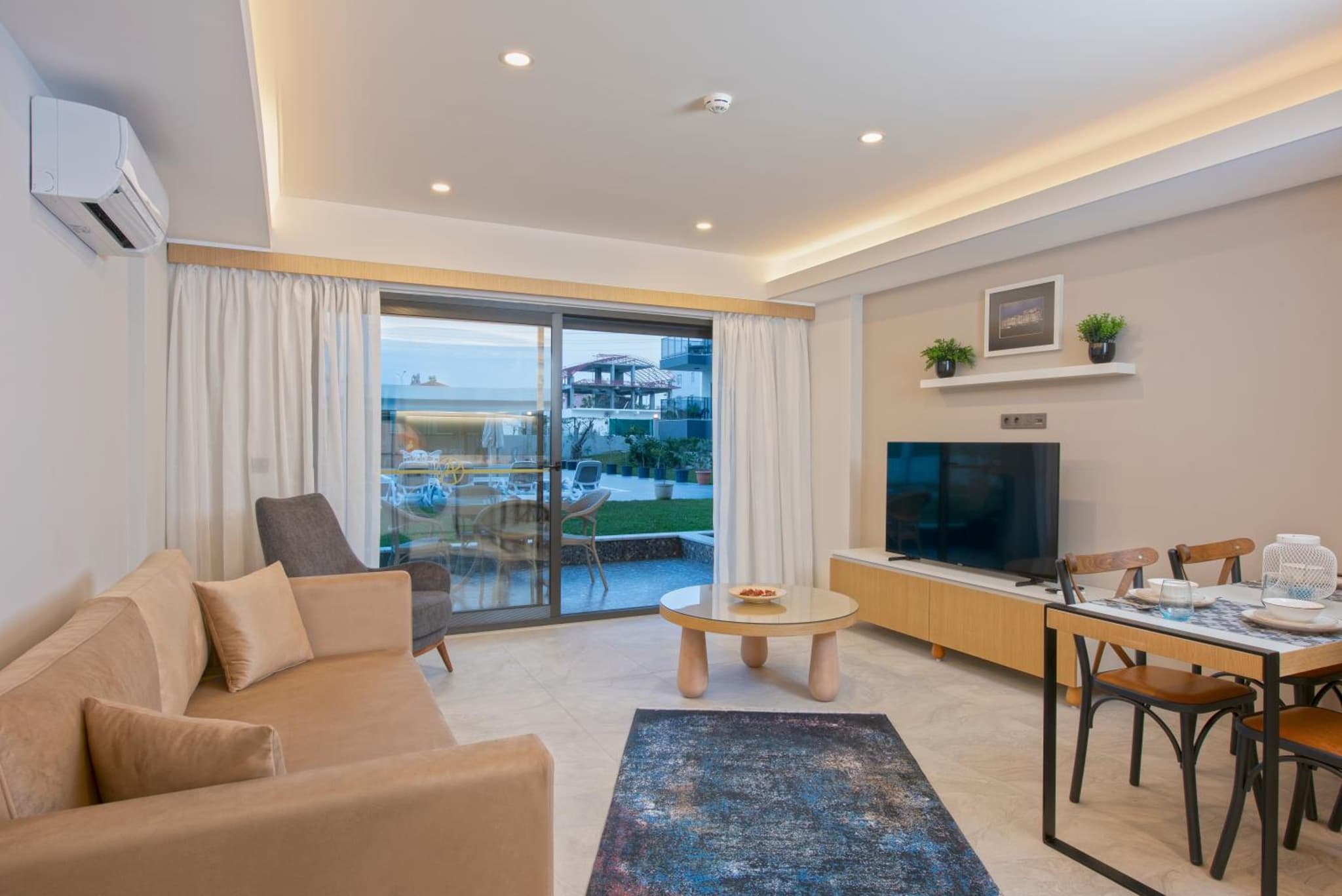 A Suite Side - Image 4