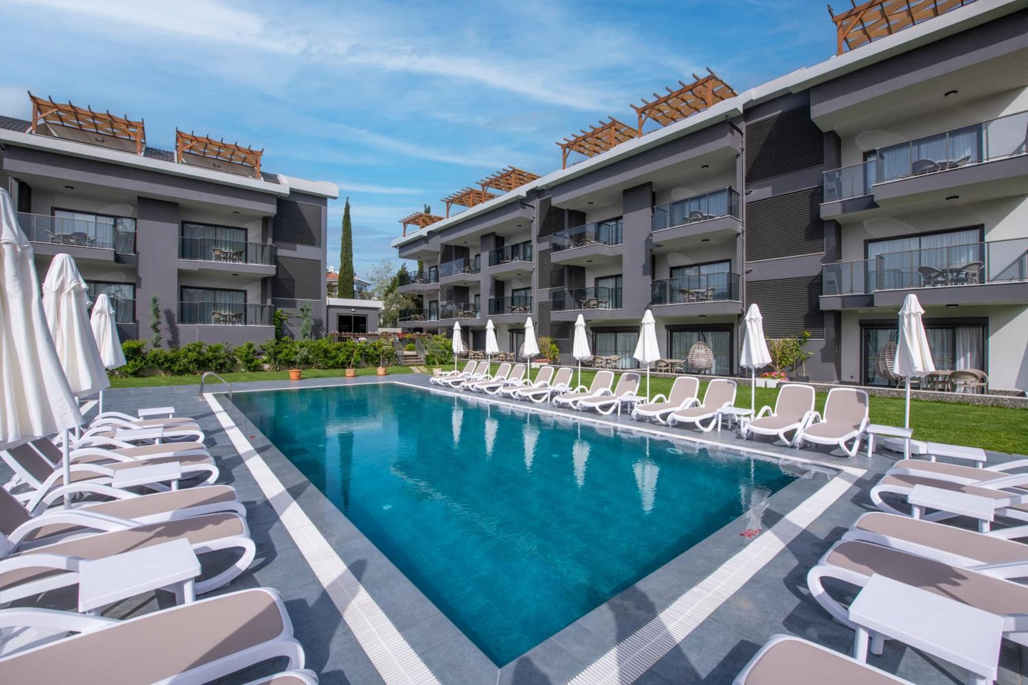 A Suite Side - Image 3