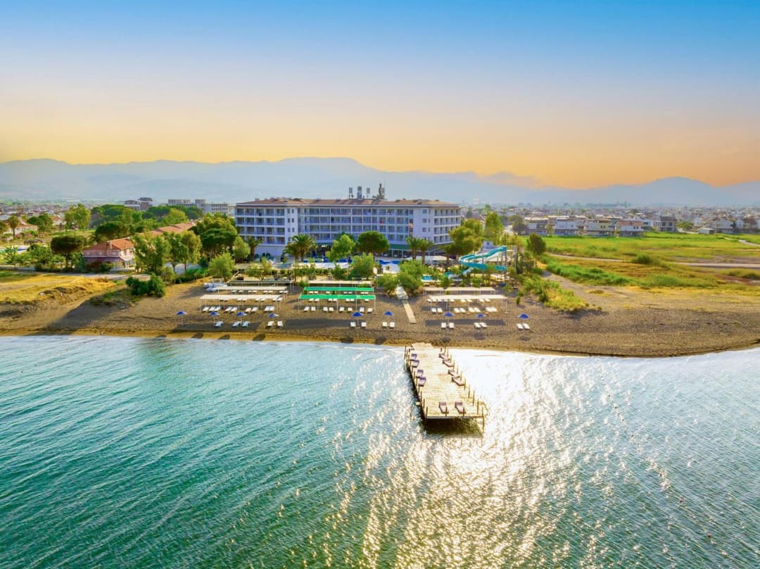 Le Monde Beach Tatil Köyü & Spa