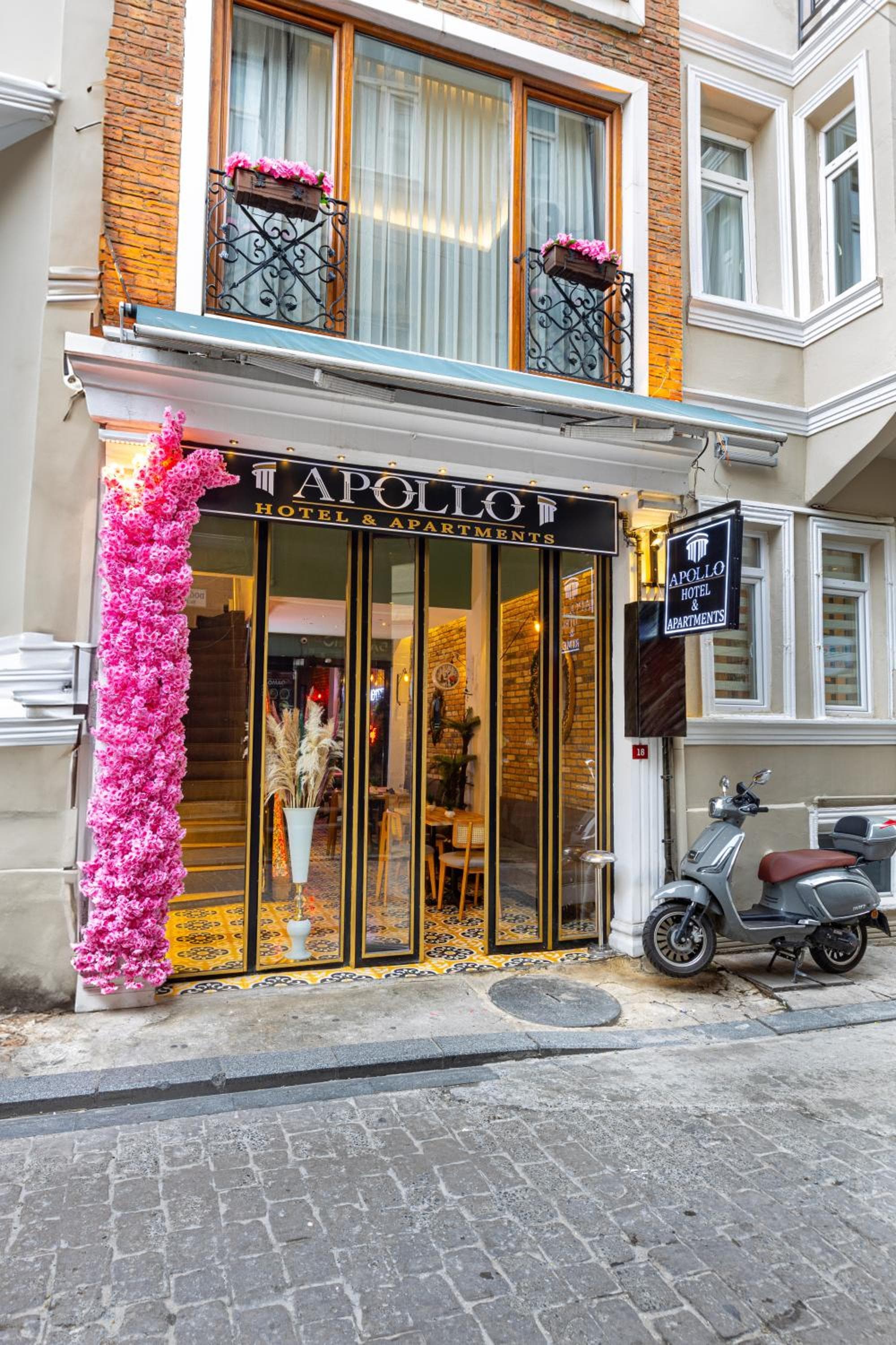 APOLLO HOTEL & APARTMENtS - Image 1