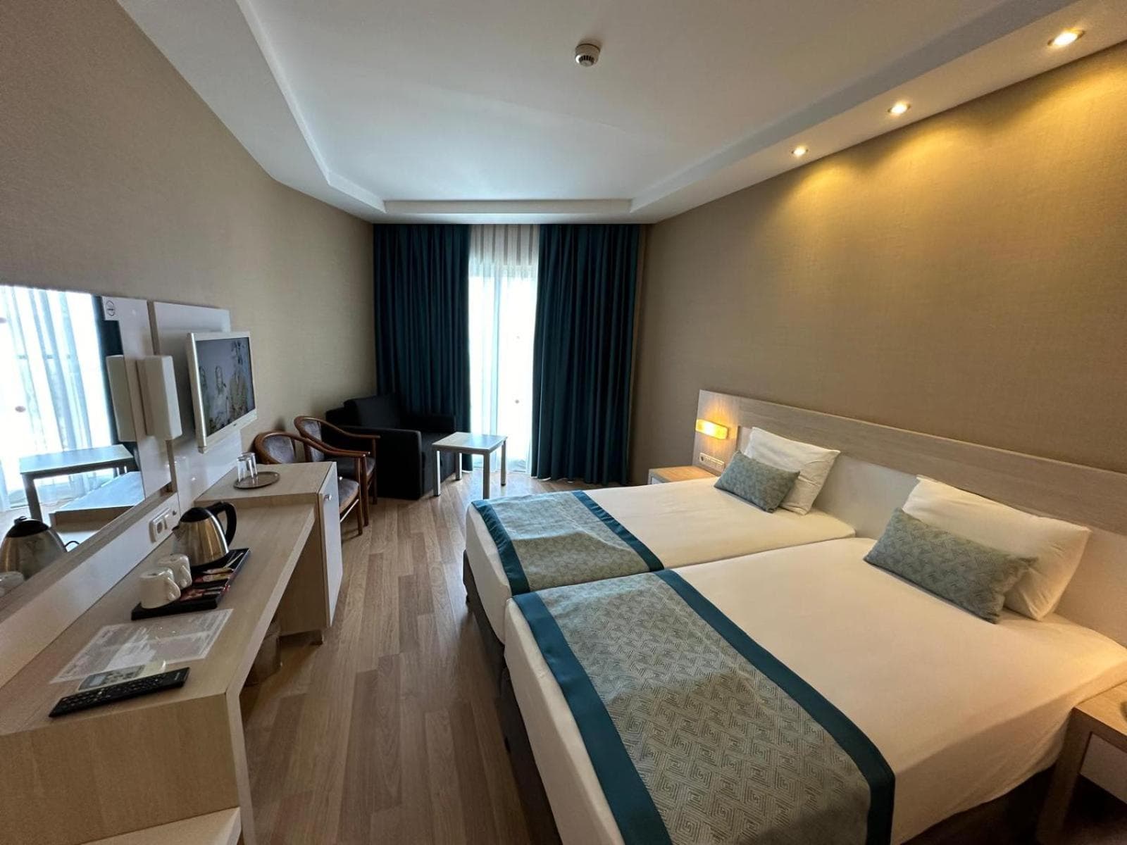 Riviera Hotel & Spa - Image 2